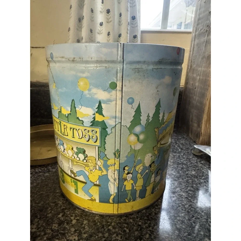 Vintage Tin Can Of Vintage Crayons Crayola Binney& Smith Sargent Retired Colors